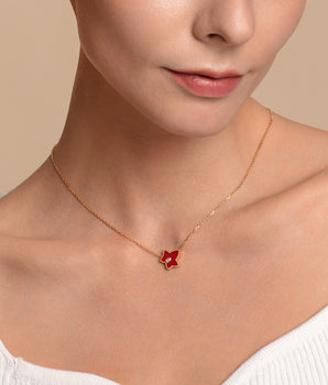Halskette aus roten Onyxperlen